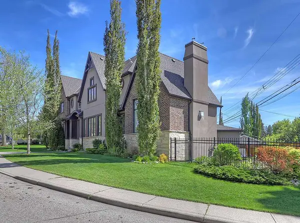 14 Rosetree RD NW, Calgary, AB T2K 1M6