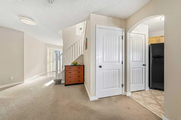 91 Bridlecrest ST SW, Calgary, AB T2Y 4Y8