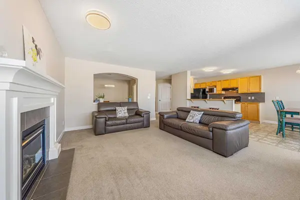 91 Bridlecrest ST SW, Calgary, AB T2Y 4Y8