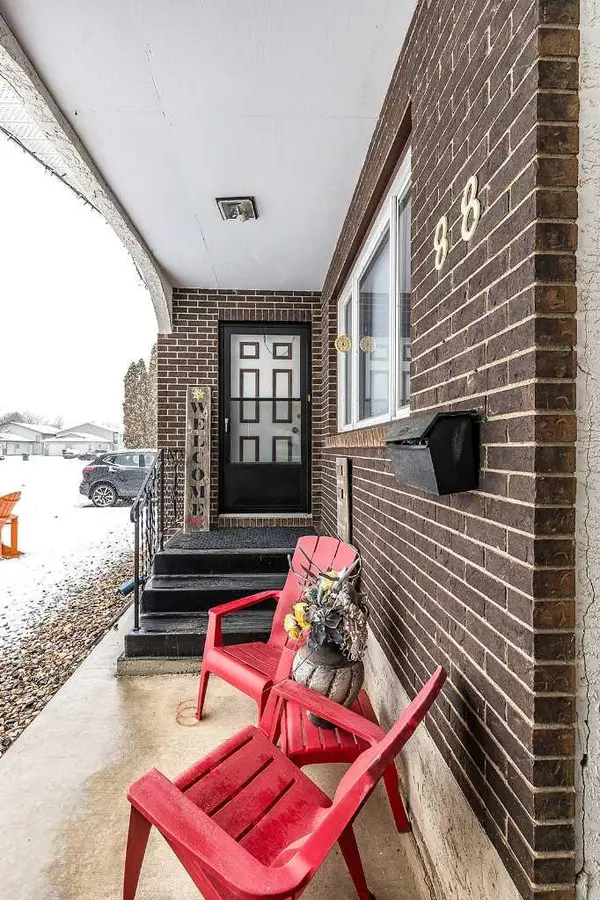 88 Clelland CRES SE, Medicine Hat, AB T1B 1M9