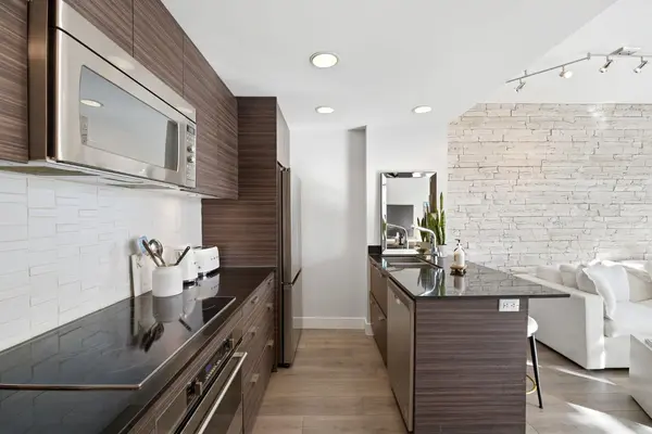 1500 7 ST SW #301, Calgary, AB T2R 1A7