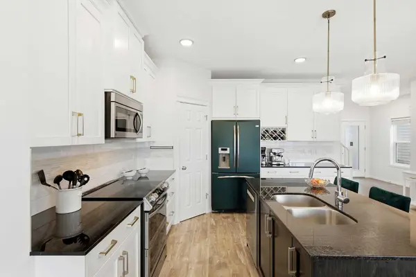 62 Walden CT SE, Calgary, AB T2X 0N8