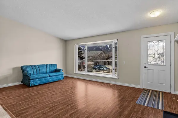 323 Hoodoo CRES, Canmore, AB T1W 1A8