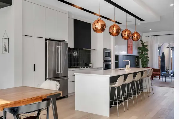 2839 35 ST SW, Calgary, AB T3E 2Y7