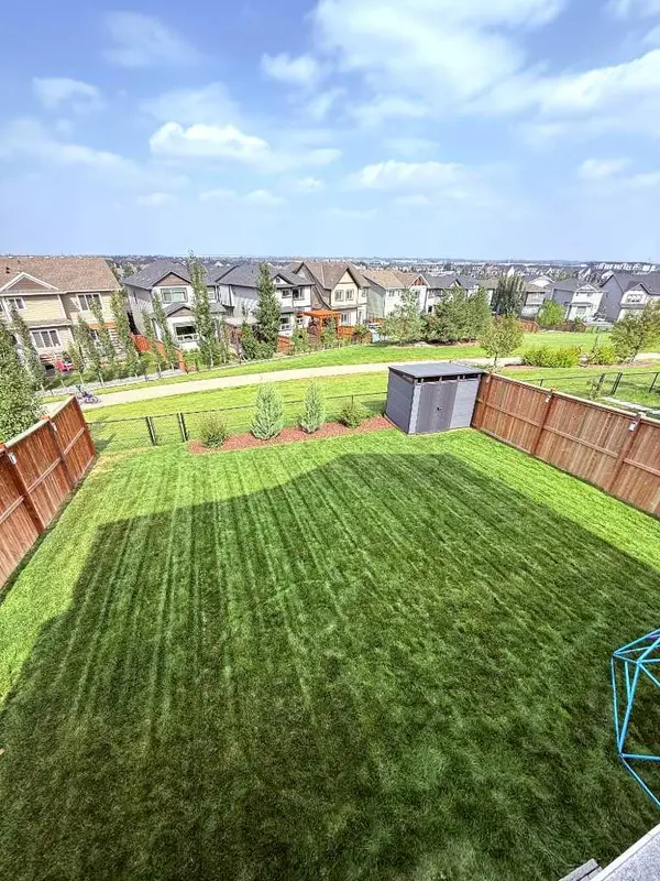 299 Hillcrest HTS SW, Airdrie, AB T4B 3Z2