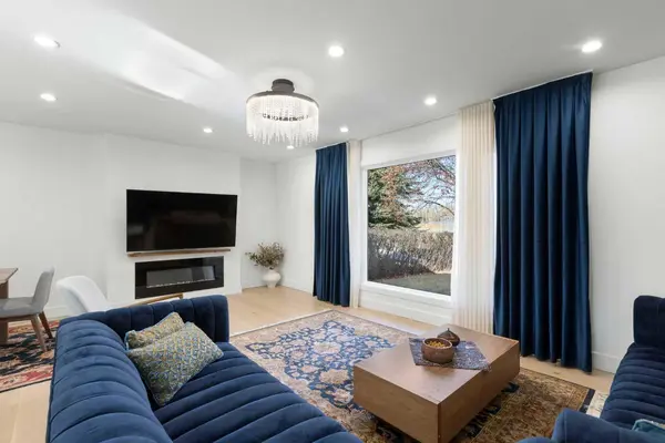 224 Silverview WAY NW, Calgary, AB T3B 3K3