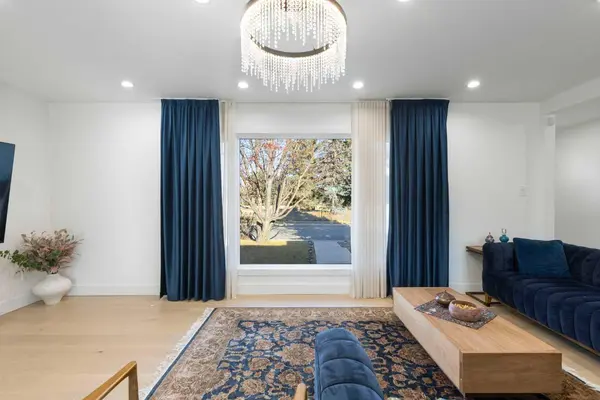 224 Silverview WAY NW, Calgary, AB T3B 3K3