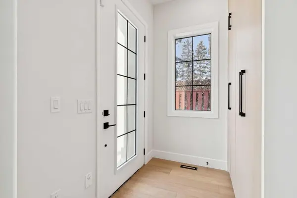 2810 38 ST SW, Calgary, AB T3E3G2