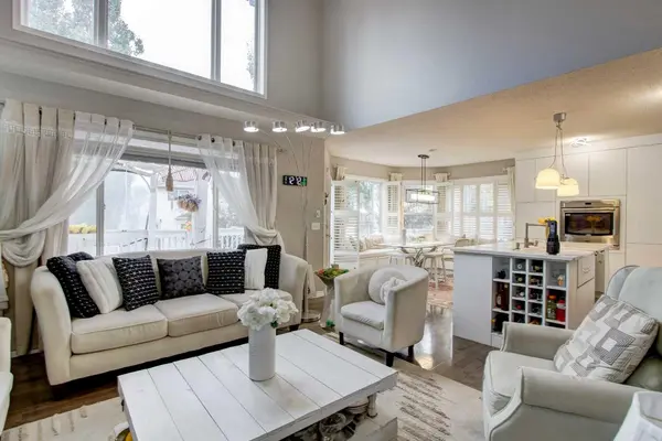 1121 Sierra Morena CT SW, Calgary, AB T3H 3N1