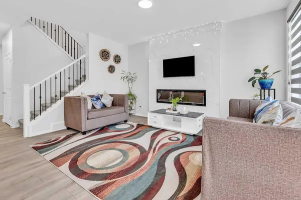 312 Edith PL NW, Calgary, AB T3R 2E1