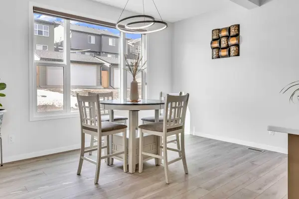 312 Edith PL NW, Calgary, AB T3R 2E1