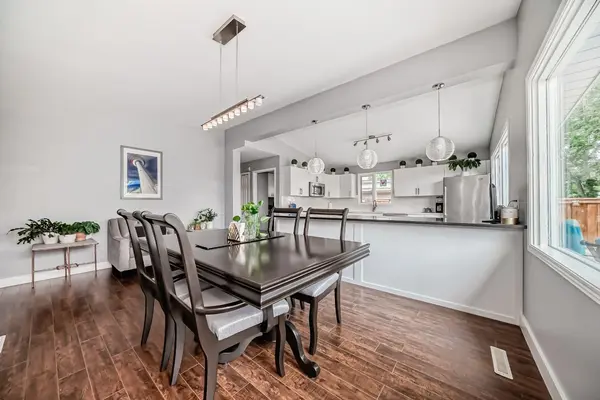 5519 Buckthorn RD NW, Calgary, AB T2K 2Y6