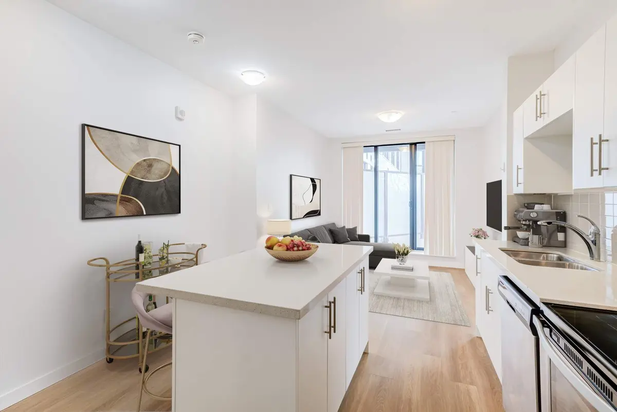 690 King ST #218, Kitchener, ON N2H 5L8