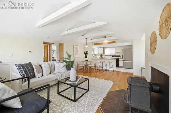 304 Pawnee AVE, Manitou Springs, CO 80829