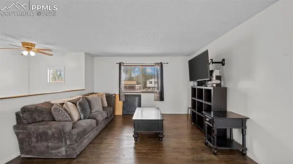 6813 Chesterfield CT, Colorado Springs, CO 80911