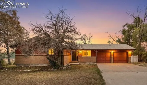 11 Macnaughton RD, Pueblo, CO 81001