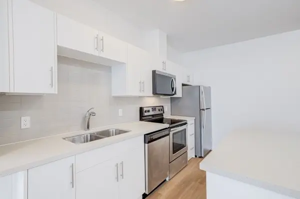 690 King ST #218, Kitchener, ON N2H 5L8