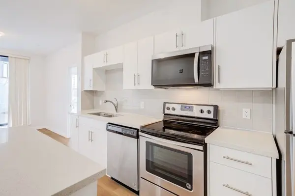 690 King ST #218, Kitchener, ON N2H 5L8