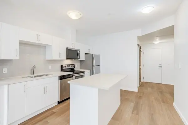 690 King ST #218, Kitchener, ON N2H 5L8