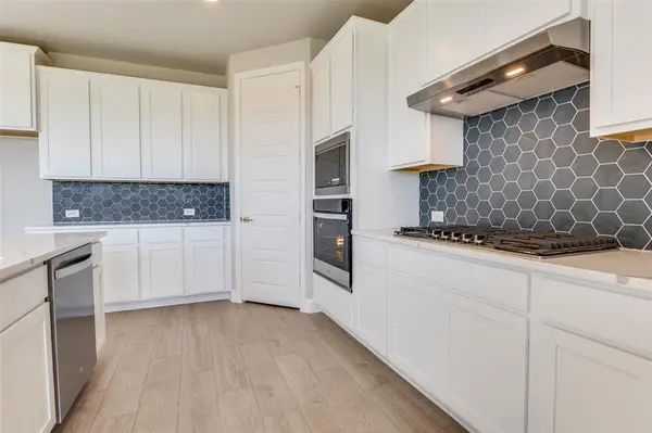 3722 MIGHTY OAKS Street, Bedford, TX 76021