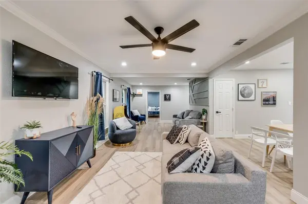 1103 W Russell Avenue, Carrollton, TX 75006