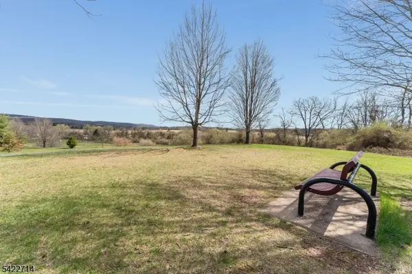 409 Hunt Dr, Holland Twp., NJ 08848