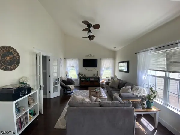 409 Hunt Dr, Holland Twp., NJ 08848