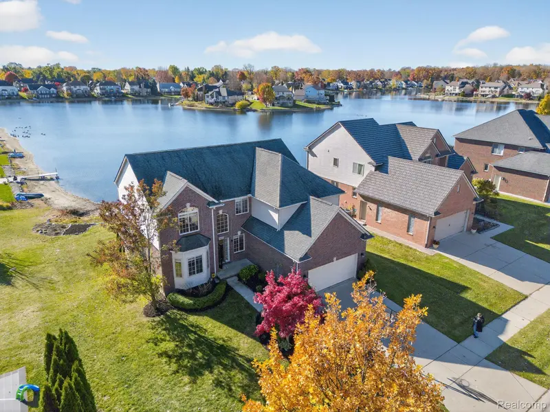 1838 S Mackwood RD, Rochester Hills, MI 48307