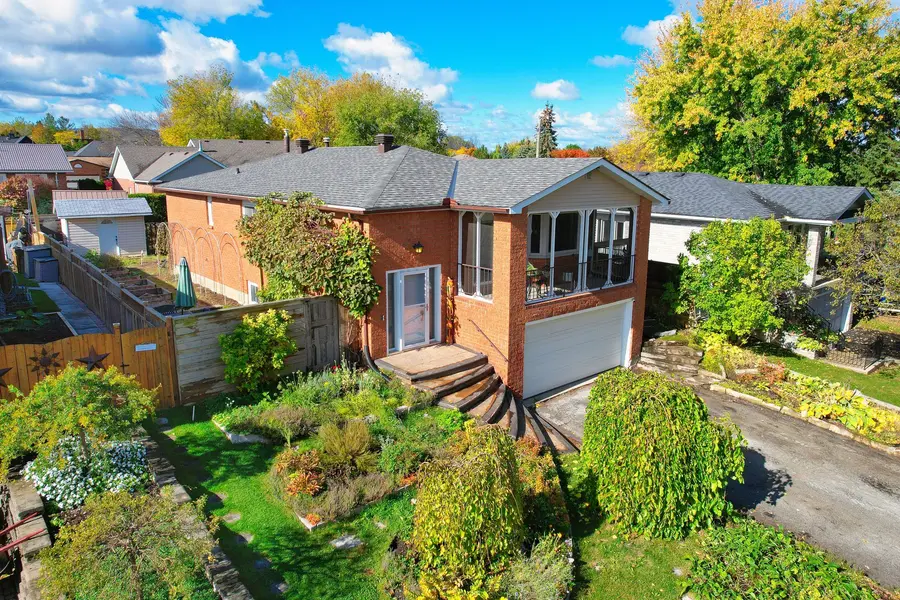 4 Teskey CT, Collingwood, ON L9Y 4R9