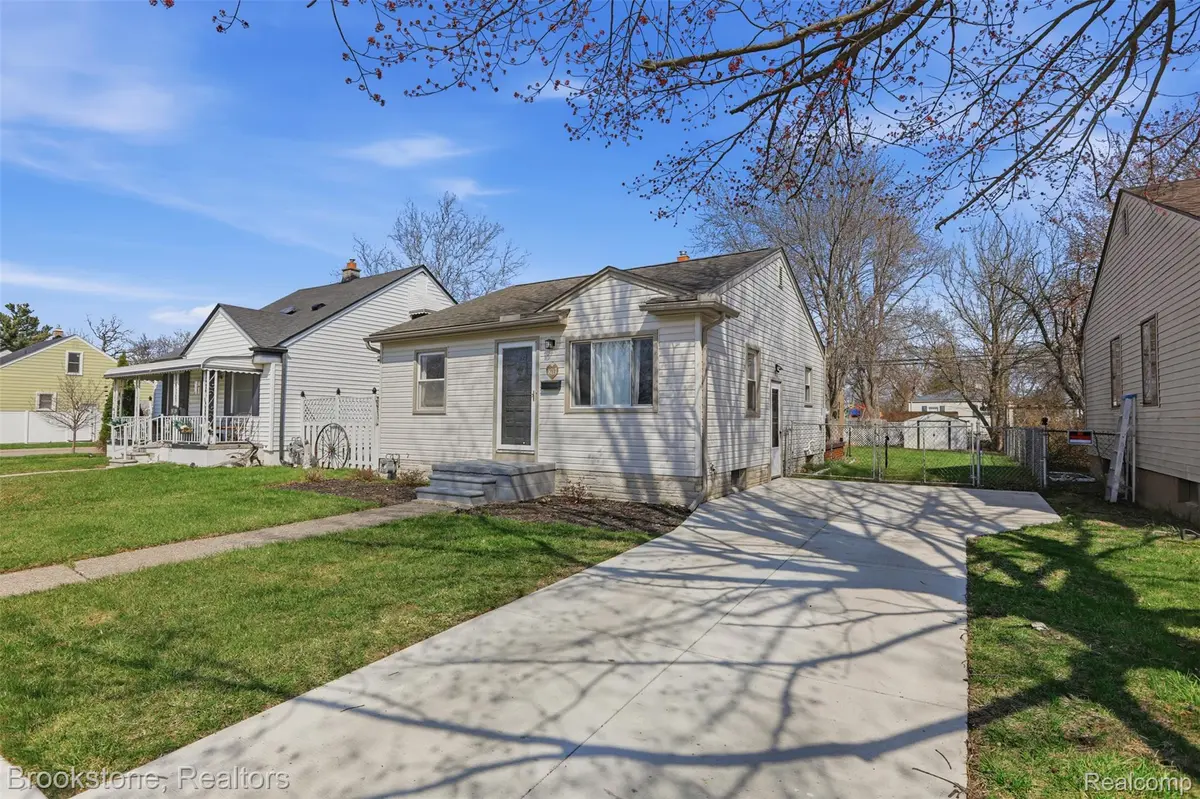 14717 Poplar ST, Southgate, MI 48195