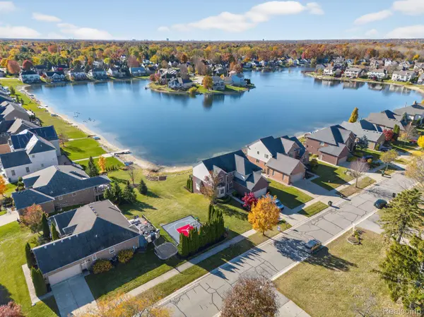 1838 S Mackwood RD, Rochester Hills, MI 48307