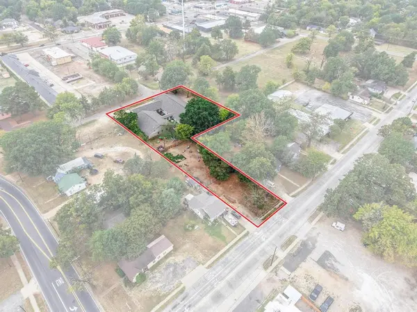 1905 E Price Street, Paris, TX 75460