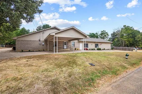 1905 E Price Street, Paris, TX 75460