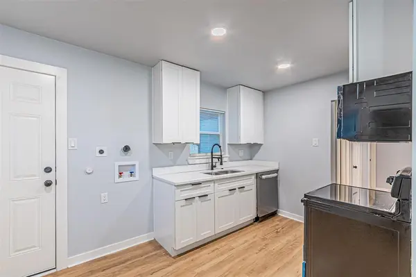 1216 Greenbrier Drive, River Oaks, TX 76114