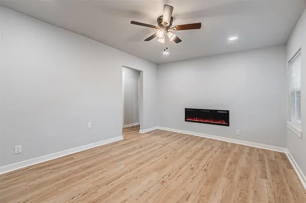 1216 Greenbrier Drive, River Oaks, TX 76114