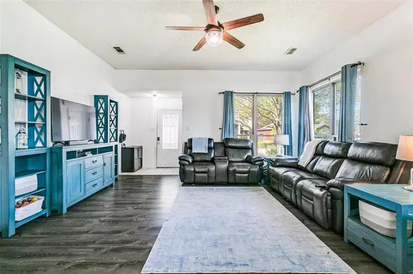 1409 Briarcrest Drive, Grapevine, TX 76051