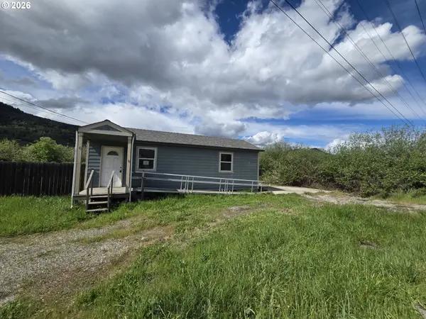 340 E 6TH AVE, Riddle, OR 97469