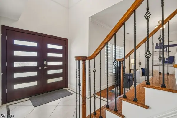 3-54 30Th St, Fair Lawn Boro, NJ 07410