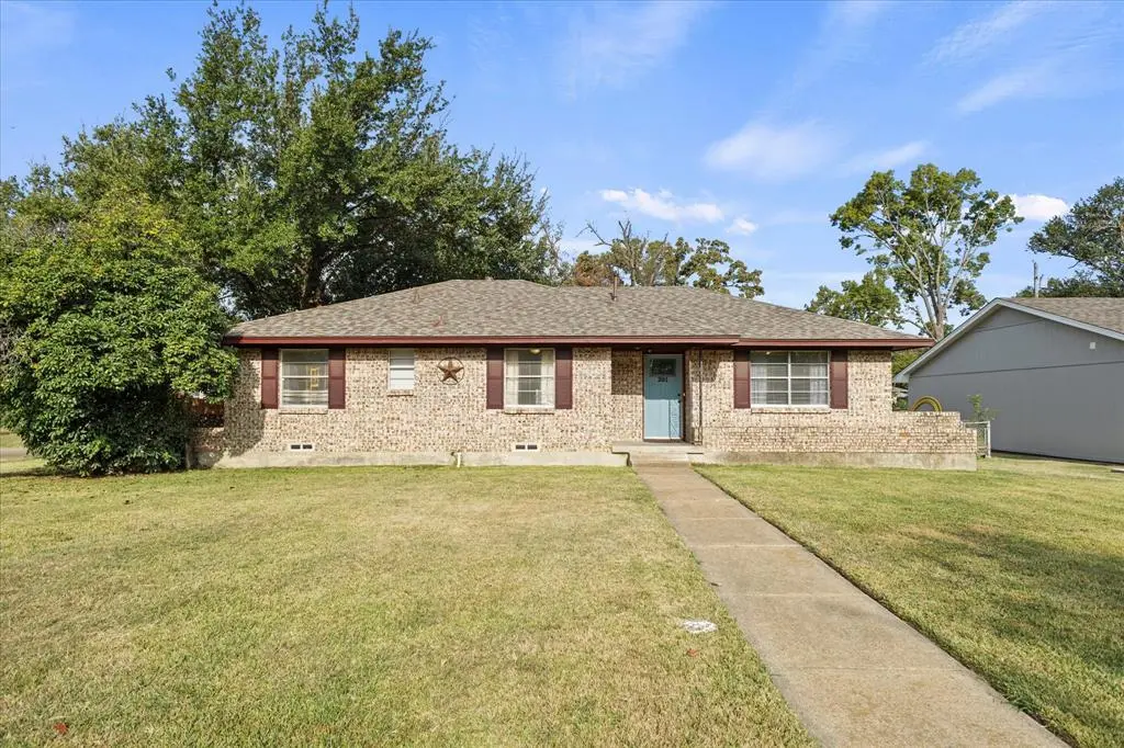 201 Collins Drive, Terrell, TX 75160