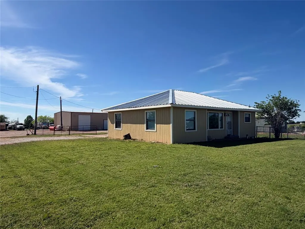 1346 Polk Rd, Bowie, TX 76230