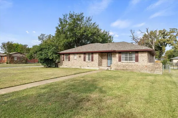201 Collins Drive, Terrell, TX 75160