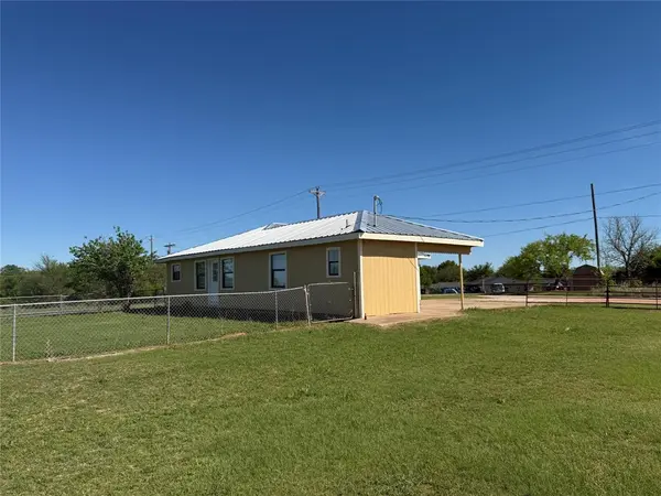 1346 Polk Rd, Bowie, TX 76230