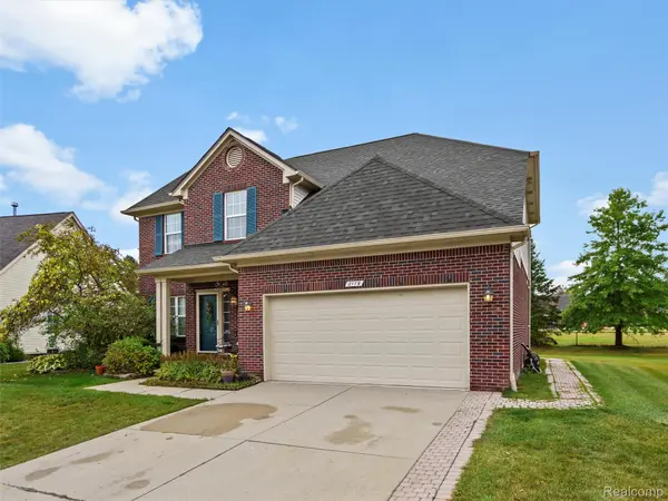 2179 Lagoon DR, Rochester, MI 48309