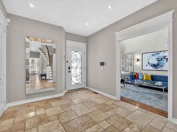 32 Mulholland DR, Vaughan, ON L4J 7T7