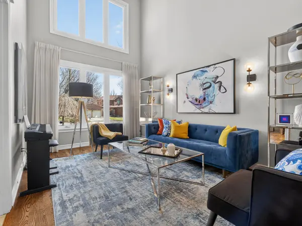 32 Mulholland DR, Vaughan, ON L4J 7T7