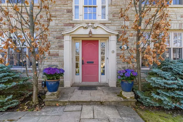 183 Cortleigh BLVD, Toronto C04, ON M5N 1P6