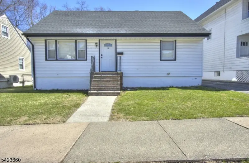 15 John St, Passaic City, NJ 07055