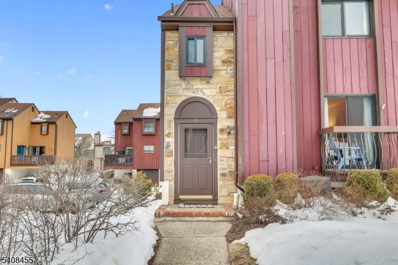 95 Wimbledon Sq, Washington Twp., NJ 07853