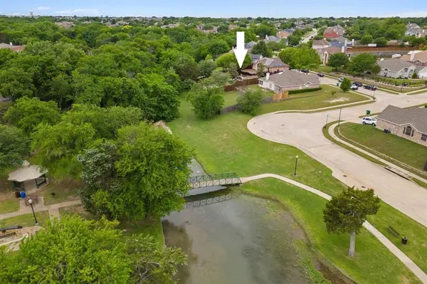 1088 Pondview Drive, Cedar Hill, TX 75104