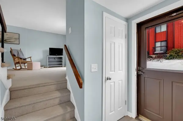 95 Wimbledon Sq, Washington Twp., NJ 07853